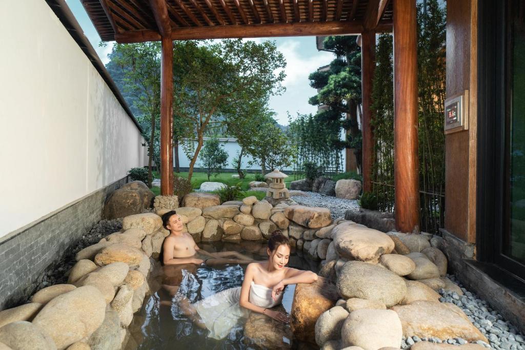 Bế ngâm nóng villa Onsen Yama Grand Suite