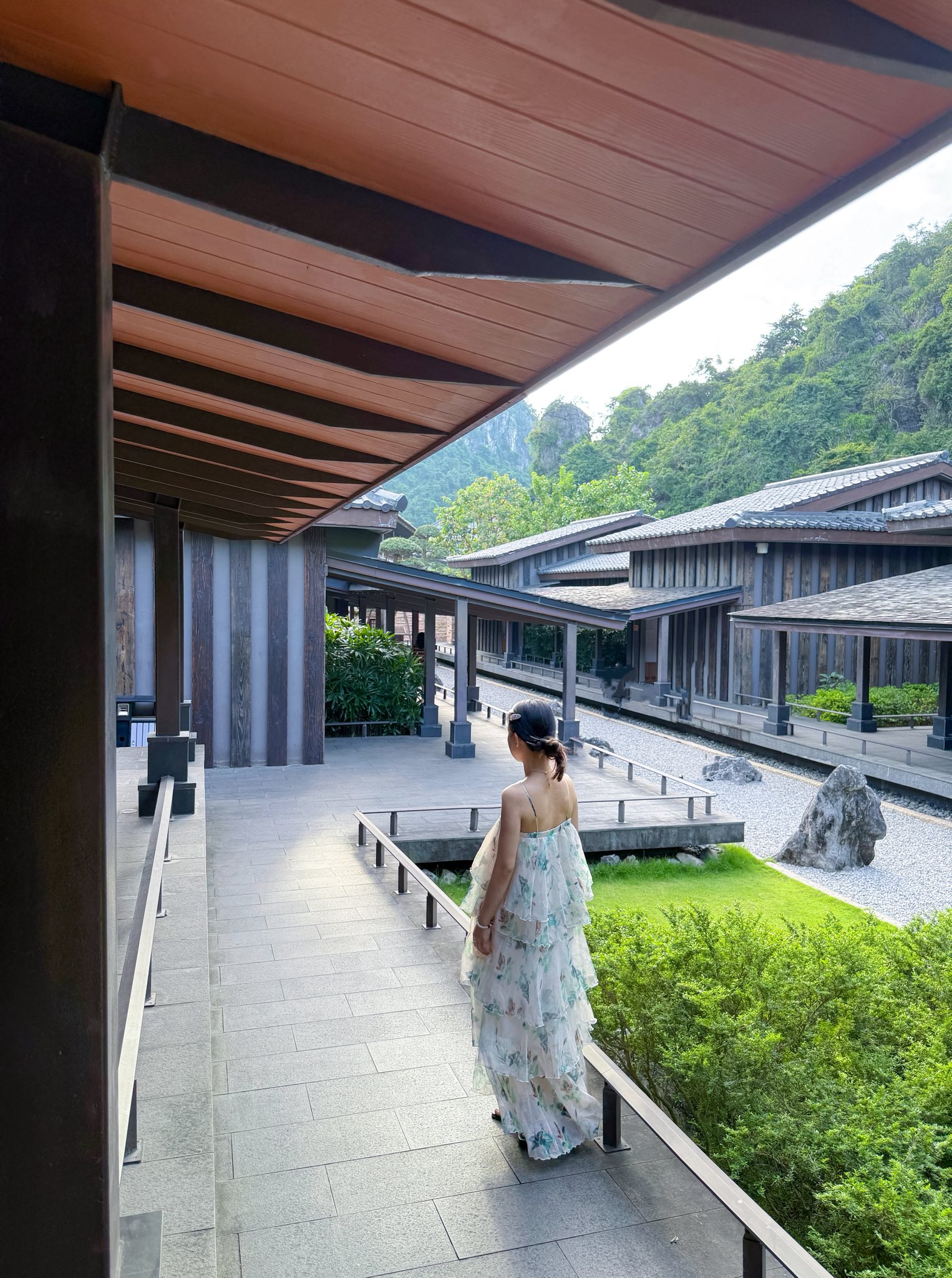 Nữ du khách Check in khu Private Onsen Quang Hanh