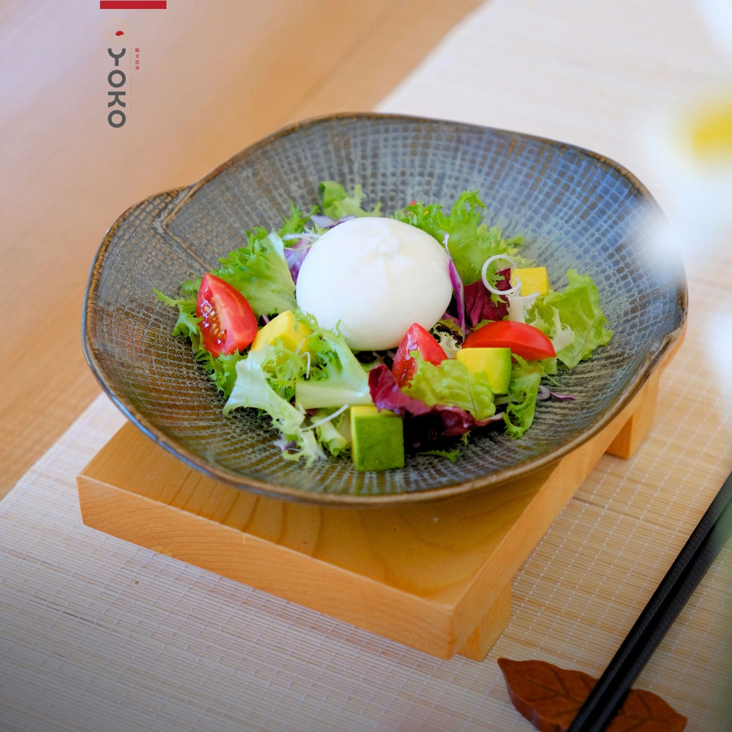 Salad bơ & pho mai tươi với sốt mè Wafu ở Yoko Onsen Quang Hanh